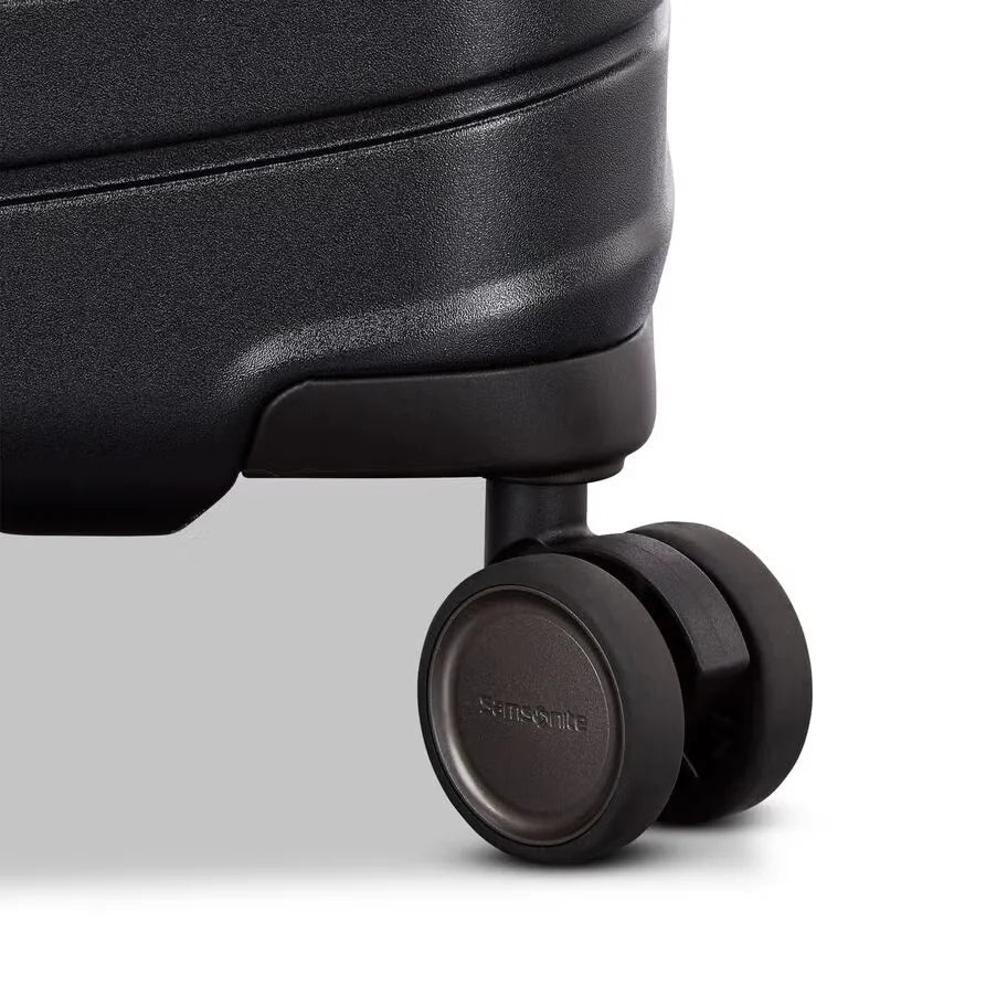 Framelock Max Carry-On Spinner